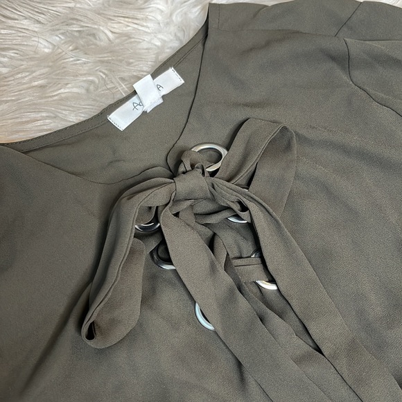 Active USA brand size large dark green blouse with lace up tie front detail - Picture 3 of 7